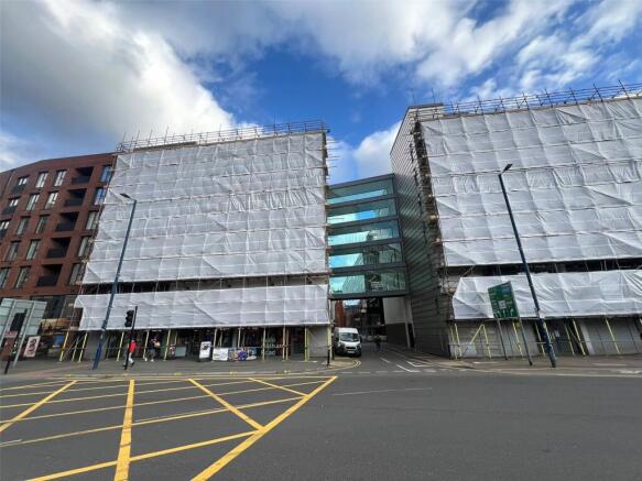 2 bed property, in Oldham Road, £65,000