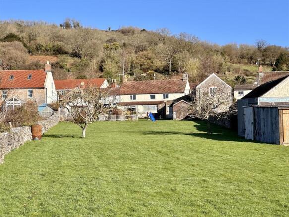 5 bed property, in Venns Gate, £720,000