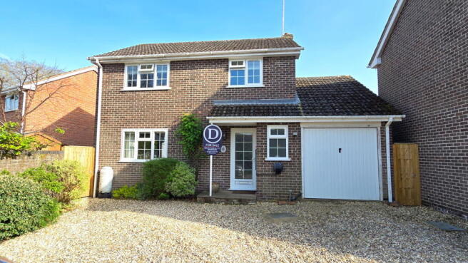 3 bed property, in Harwood Rise, £550,000