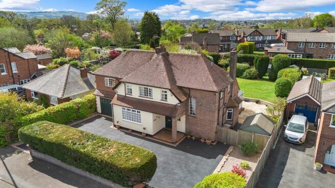5 bed property, in Heathdale, £690,000