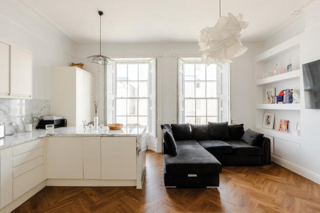 1 bed property, in 17 Meridian Place, £335,000