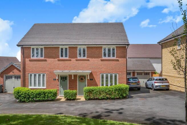 3 bed property, in Homestead Close, £360,000