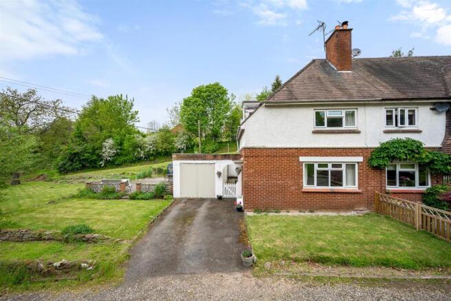 2 bed property, in Dingle Drive, £335,000
