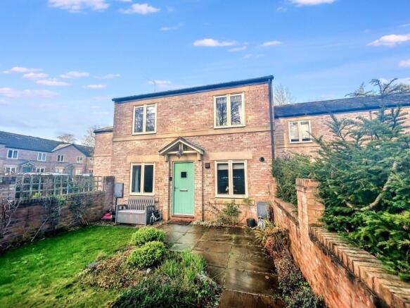 4 bed property, in Micklewood Close, £295,000