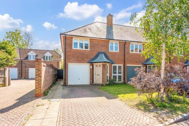 4 bed property, in Old Common Close, £425,000