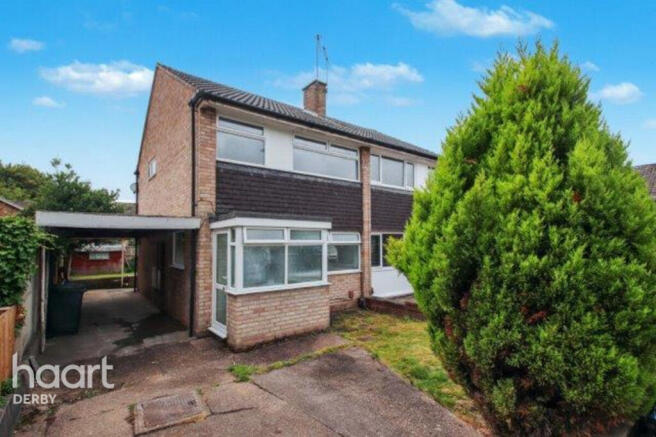 3 bed property, in Staines Close, £260,000