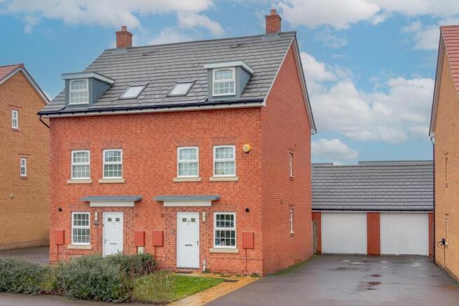 3 bed property, in Fraserfields Way, £390,000
