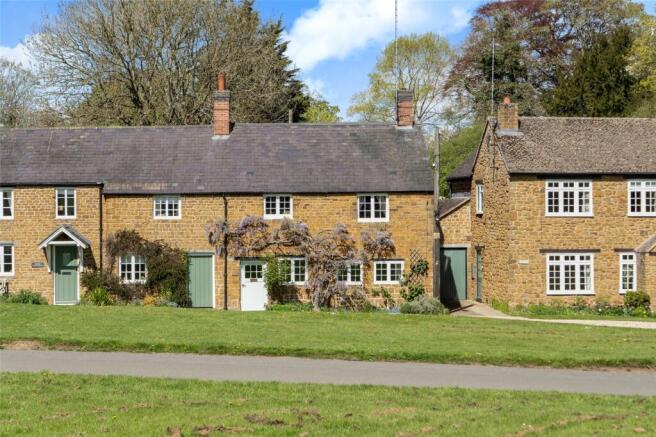 3 bed property, in The Green, £575,000