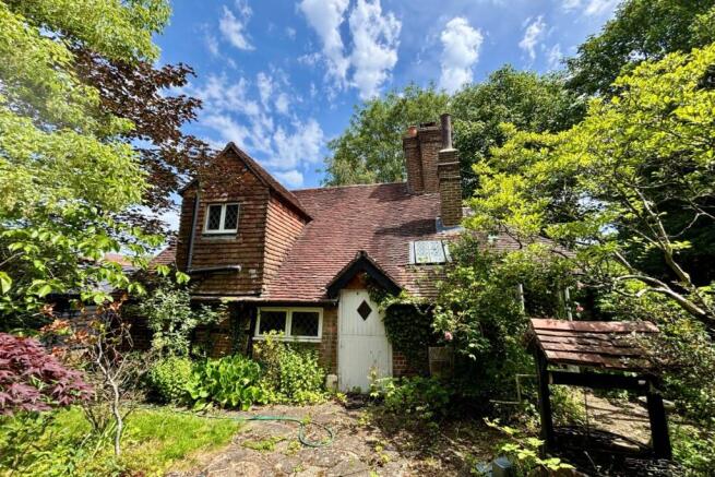 2 bed property, in Broadbridge Heath, £450,000