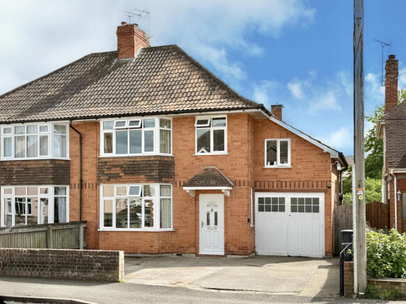 4 bed property, in Manor Road, £450,000