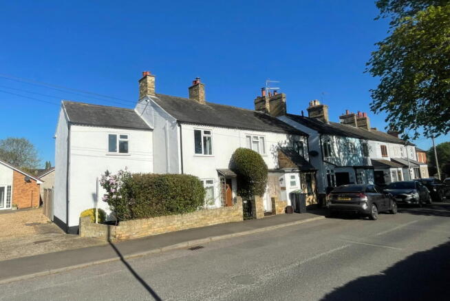 2 bed property, in Ivel Road, £318,500