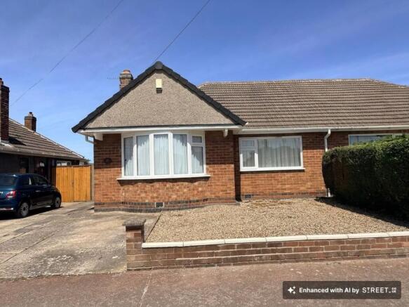 2 bed property, in Chestnut Avenue, £285,000