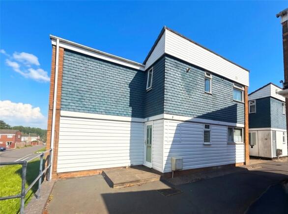 3 bed property, in Sandcroft, £130,000