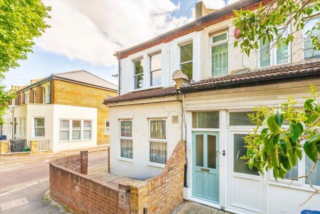 1 bed property, in Grosvenor Road, £350,000