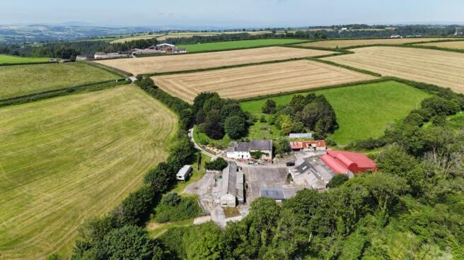 7 bed property, in Ffynnonwen, £795,000