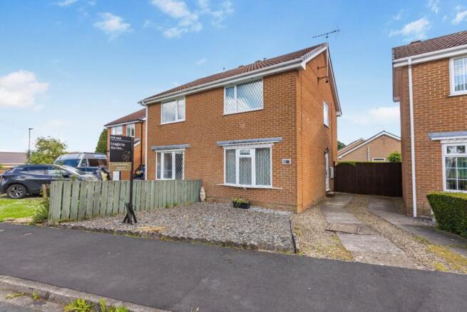 2 bed property, in Mallard Road, £160,000