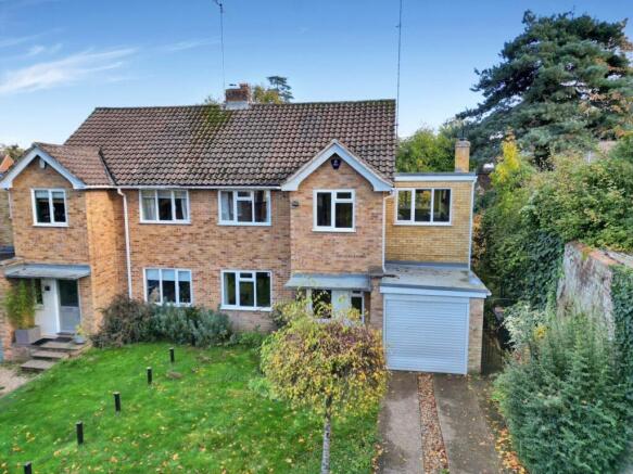4 bed property, in The Mount, £600,000