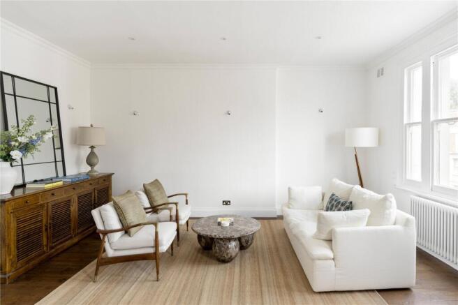 2 bed property, in Holland Road, £600,000
