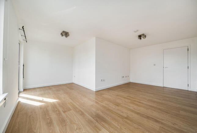 2 bed property, in Nayland Court, £210,000