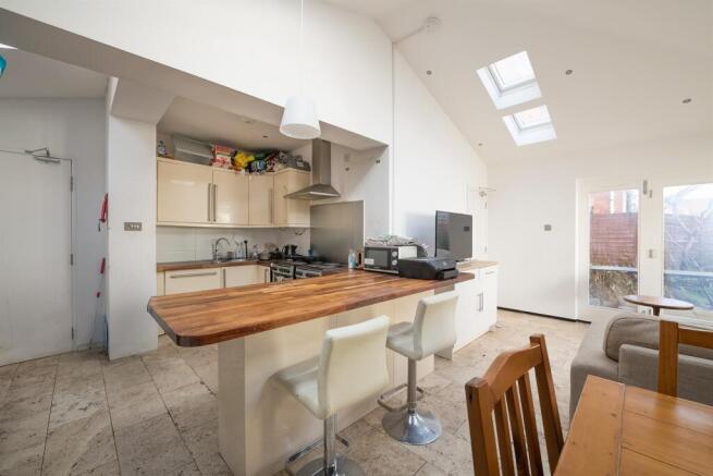 7 bed property, in Chatsworth Road, £485,000