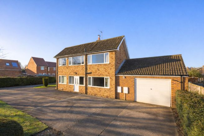 3 bed property, in Carr Lane, £400,000