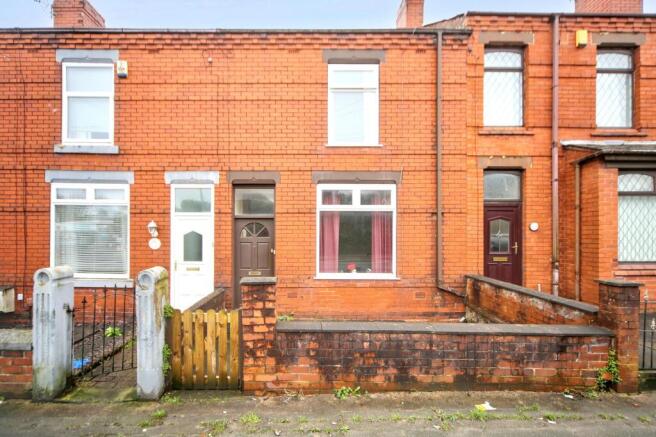 2 bed property, in Billinge Road, £90,000