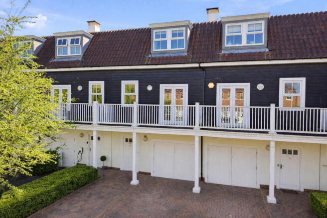 4 bed property, in Beaumont Drive, £700,000