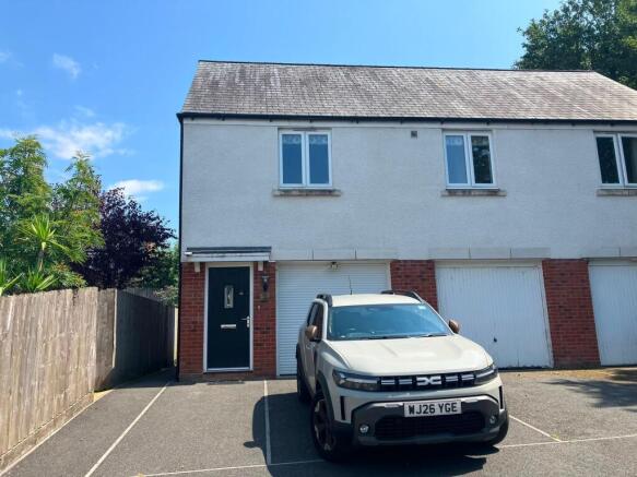 2 bed property, in Moyles Park, £285,000