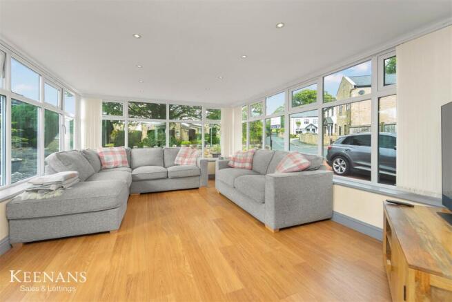 3 bed property, in Wheatley Lane Road, £315,000