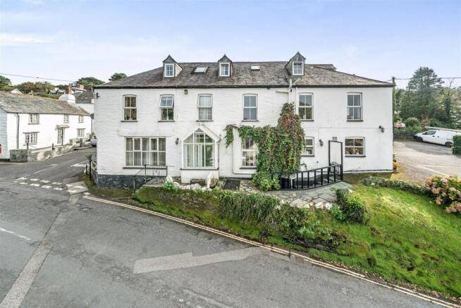 9 bed property, in Boscastle, £535,000