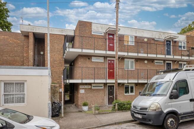 1 bed property, in Sussex Street, £100,000