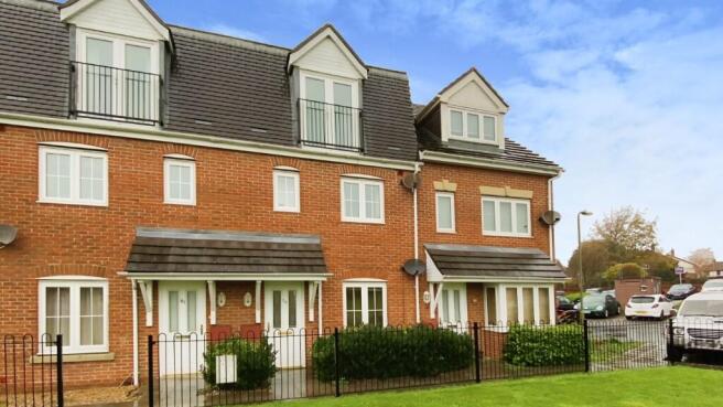 1 bed property, in Chadwick Way, £165,000