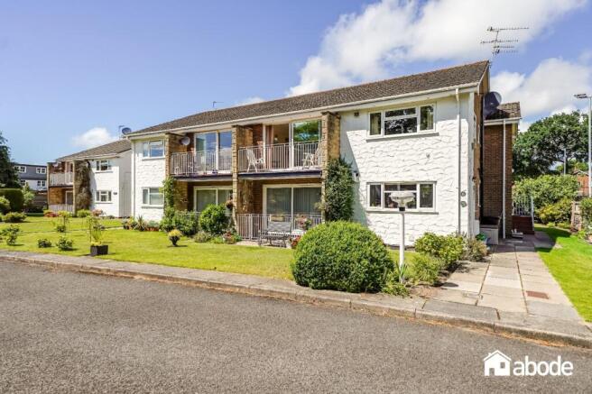 3 bed property, in Deans Court, £275,000