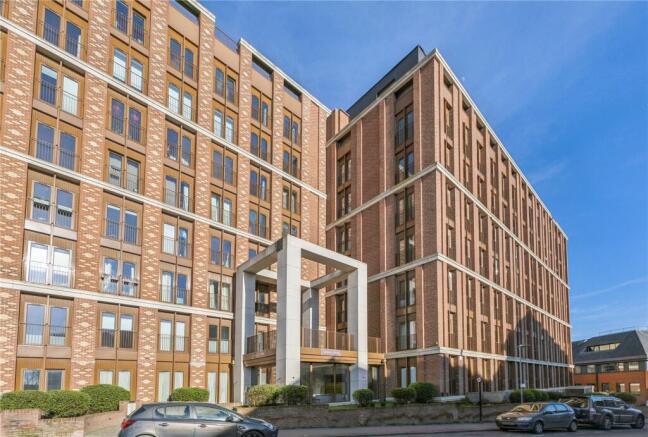 1 bed property, in Ziggurat House, £290,000