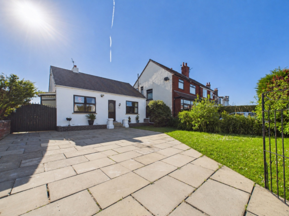 3 bed property, in Town Lane, £270,000