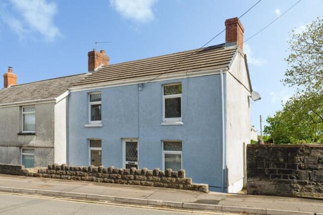 3 bed property, in Glebe Road, £120,000