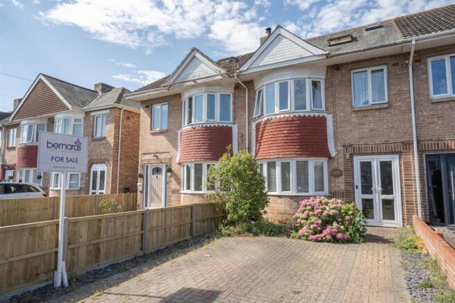 4 bed property, in Anthony Grove, £325,000
