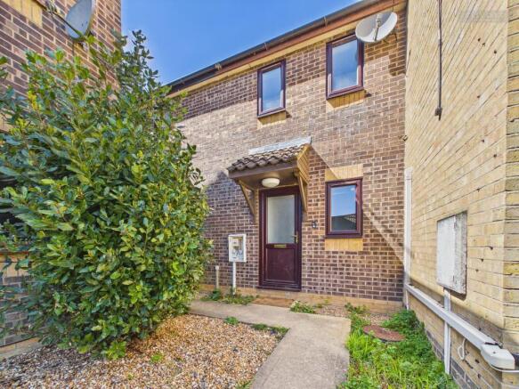 1 bed property, in Hall Lane, £99,000