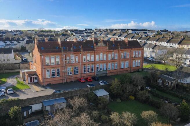 2 bed property, in Geneva Place, £185,000
