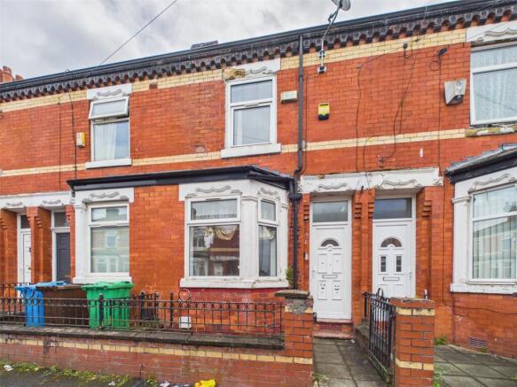 2 bed property, in Craig Road, £120,000