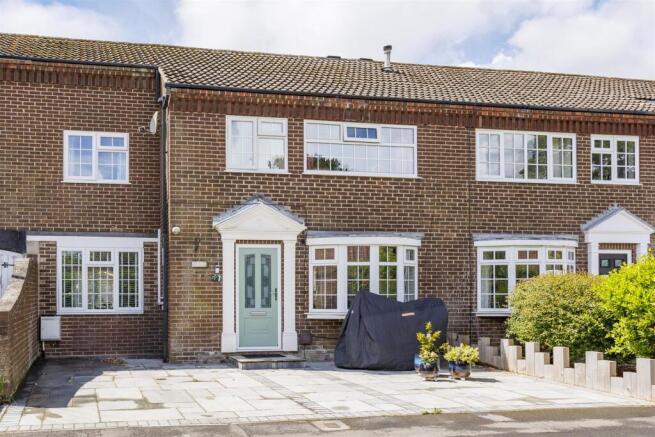 4 bed property, in Croft Court, £495,000