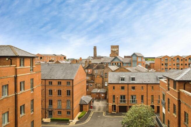 2 bed property, in Seller Street, £280,000