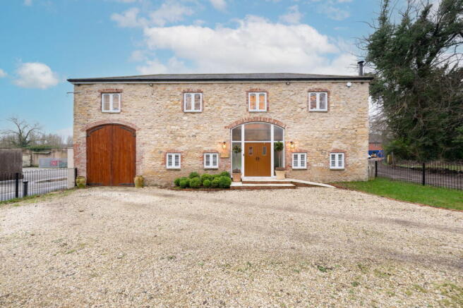 5 bed property, in Great North Road, £575,000