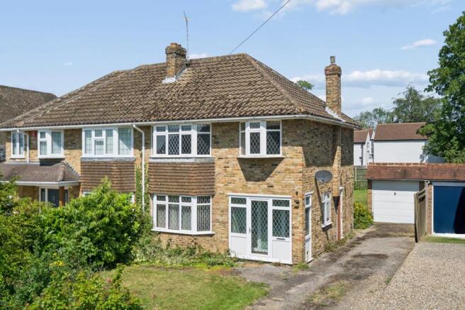 3 bed property, in Nortoft Road, £675,000