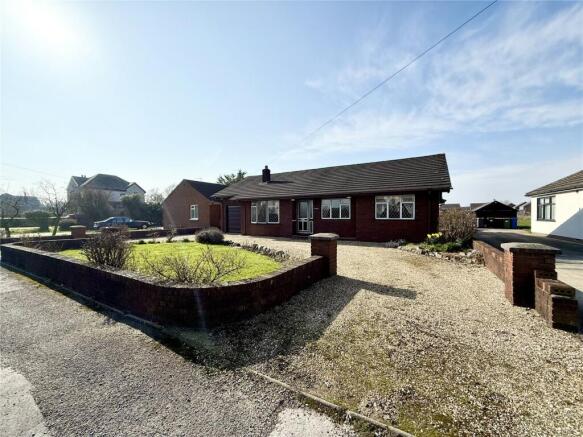 3 bed property, in Rosslyn Avenue, £300,000