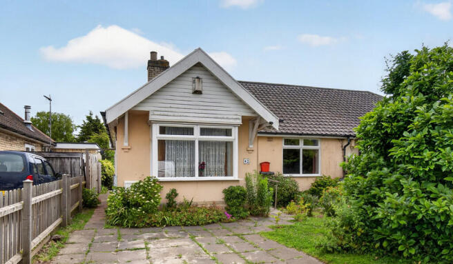 3 bed property, in Ferry Road, £350,000