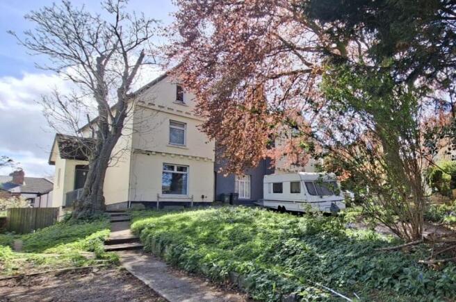 4 bed property, in Grange Mount, £250,000