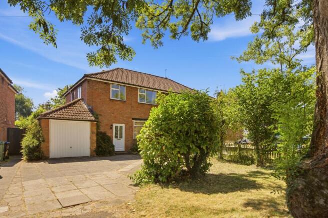3 bed property, in Rouncil Lane, £450,000