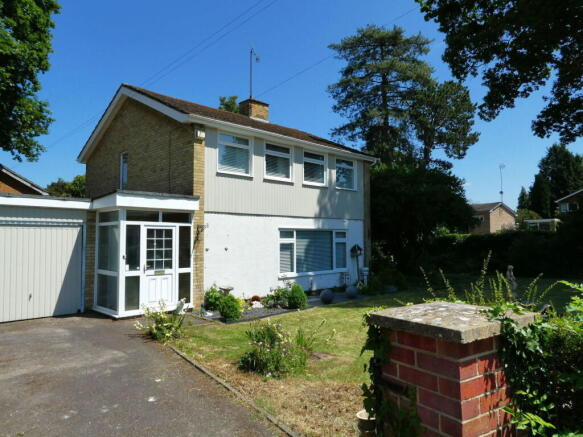 4 bed property, in Wychwood Gardens, £450,000