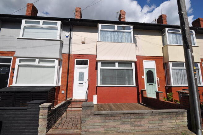 2 bed property, in Eastbourne Road, £205,000